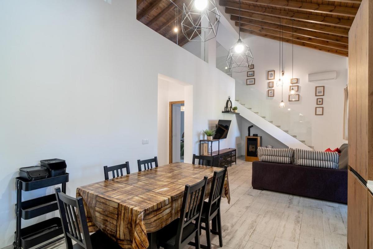 De Diseno Con Piscina Y Barbacoa