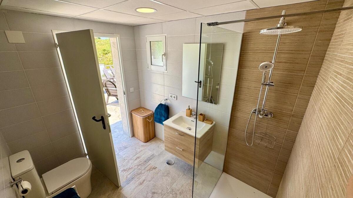 Semesterbostad De Diseno Con Piscina Y Barbacoa
