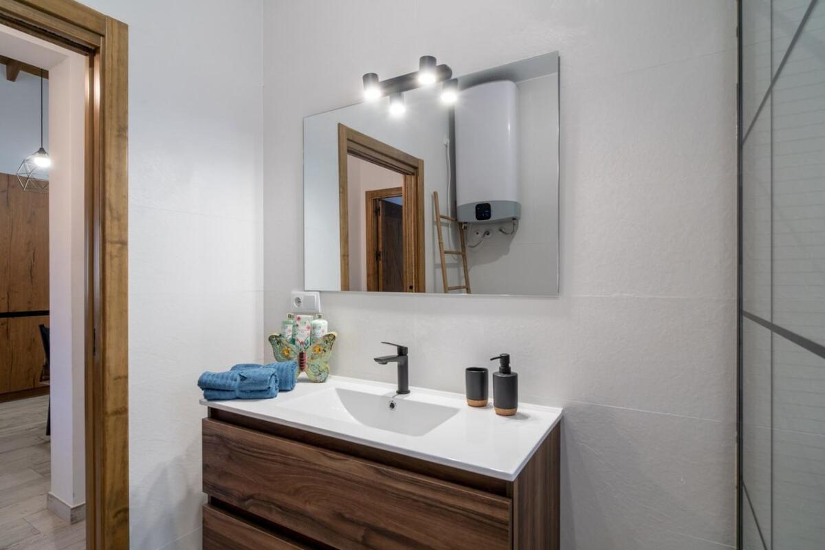 Semesterbostad De Diseno Con Piscina Y Barbacoa