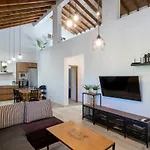 Casa Rural De Diseno Con Piscina Y Barbacoa